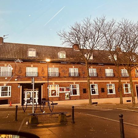 Sneyd Arms Hotel Tunstall Chatterley ภายนอก รูปภาพ