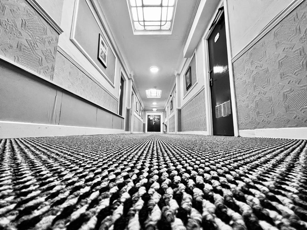 Sneyd Arms Hotel Tunstall Chatterley ภายนอก รูปภาพ